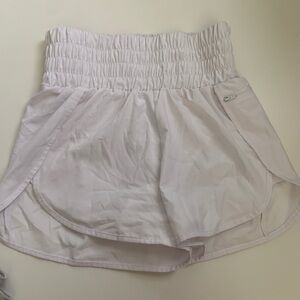 High waisted atheltic shorts with zipper pocket